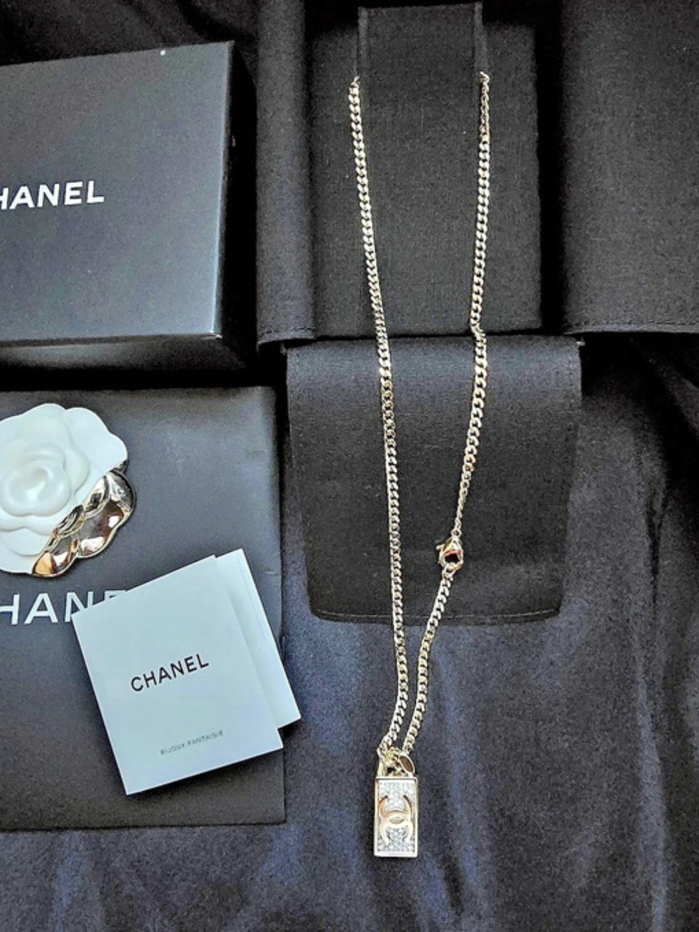 AUTHENTIC CHANEL B21 CC STRASS PENDANT NECKLACE — MADE IN ITALY